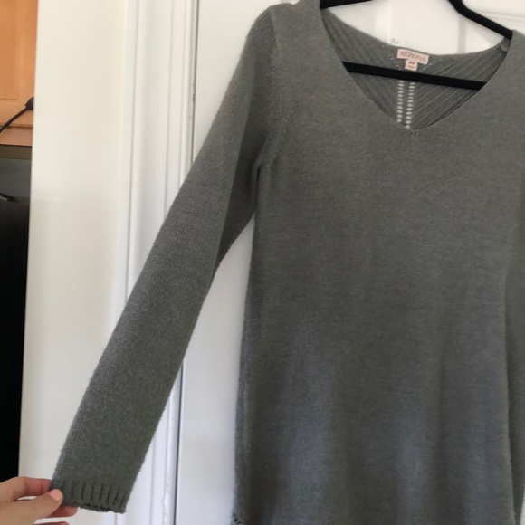 Sweater with cute back - Picture 2 of 5